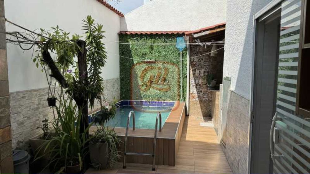 Casa de Condomínio à venda com 4 quartos, 132m² - Foto 1