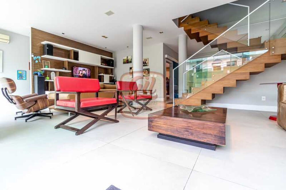 Casa de Vila à venda com 4 quartos, 595m² - Foto 1