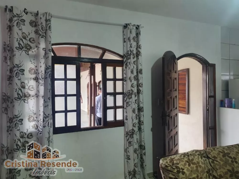 Casa à venda com 3 quartos, 250m² - Foto 2