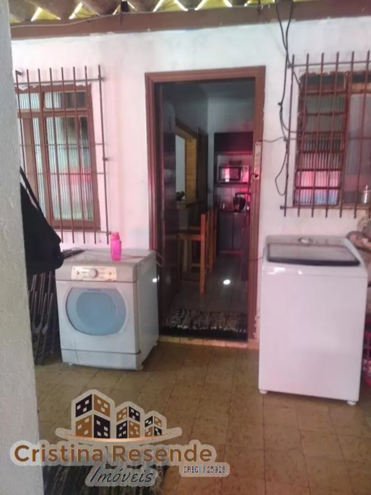 Casa à venda com 1 quarto, 300m² - Foto 3