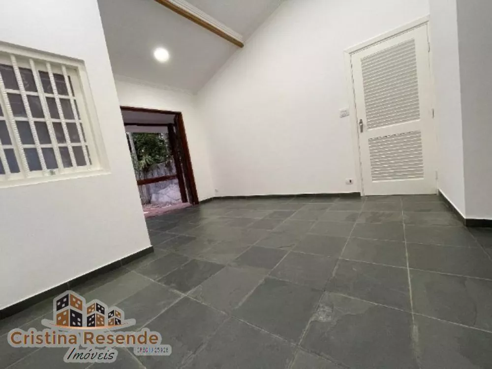 Casa à venda com 1 quarto, 200m² - Foto 4