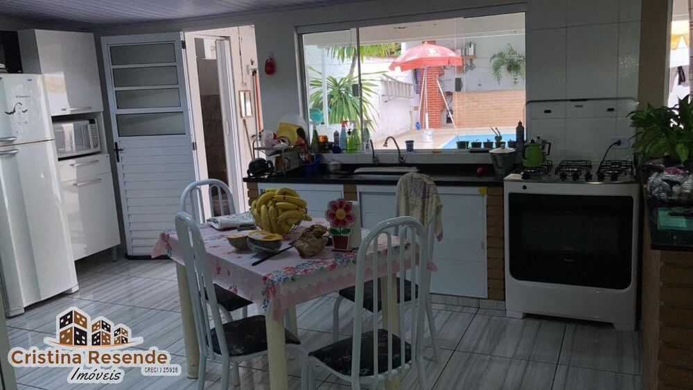 Casa à venda com 3 quartos, 250m² - Foto 3