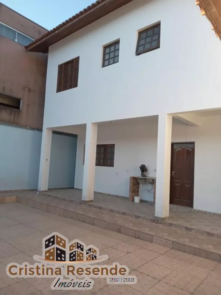 Sobrado à venda com 3 quartos, 225m² - Foto 1