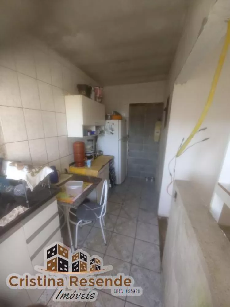 Casa à venda com 2 quartos, 300m² - Foto 4