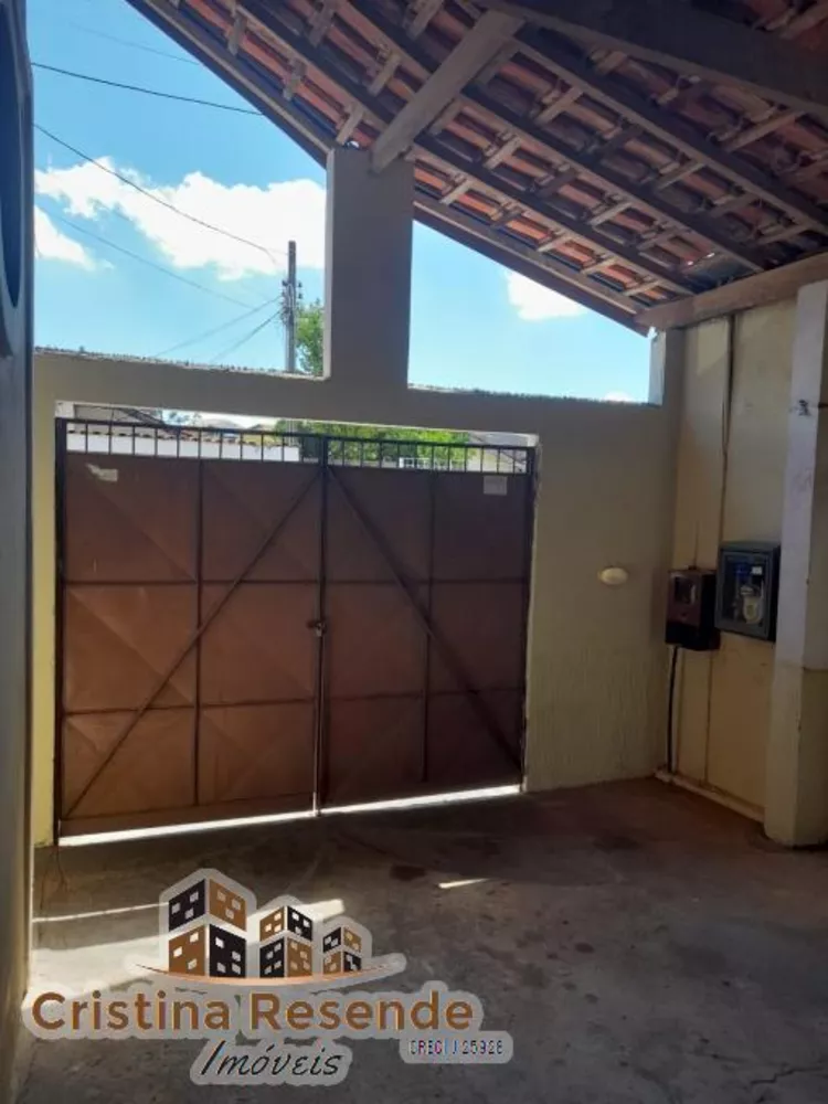 Casa à venda com 2 quartos, 140m² - Foto 2