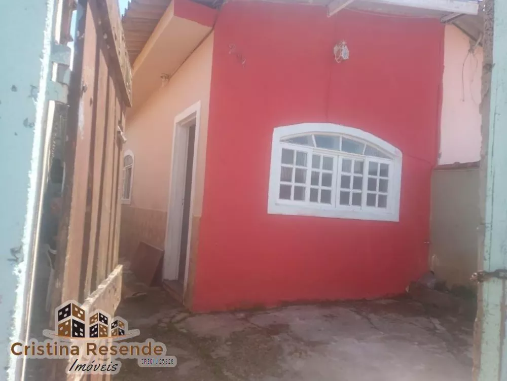 Casa à venda com 2 quartos, 100m² - Foto 1