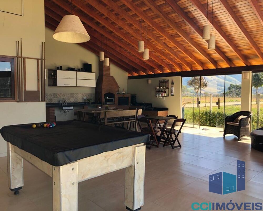 Casa, 3 quartos, 331 m² - Foto 1