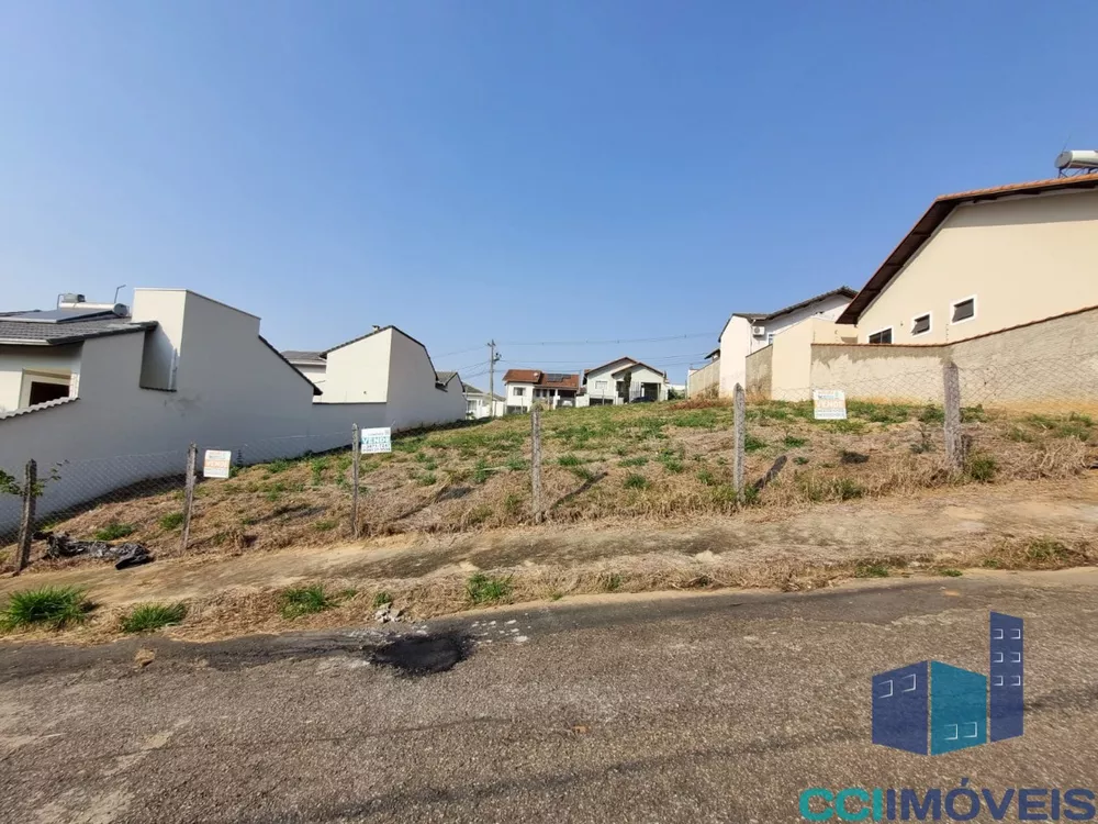 Terreno à venda, 240m² - Foto 1