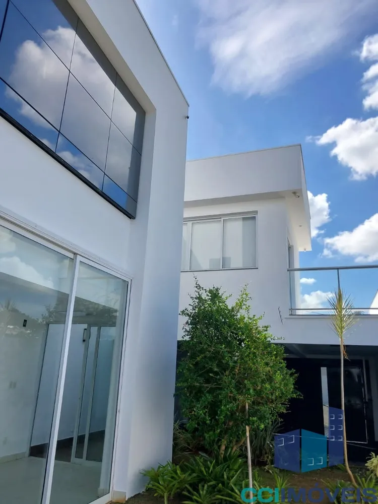 Casa, 4 quartos, 260 m² - Foto 1