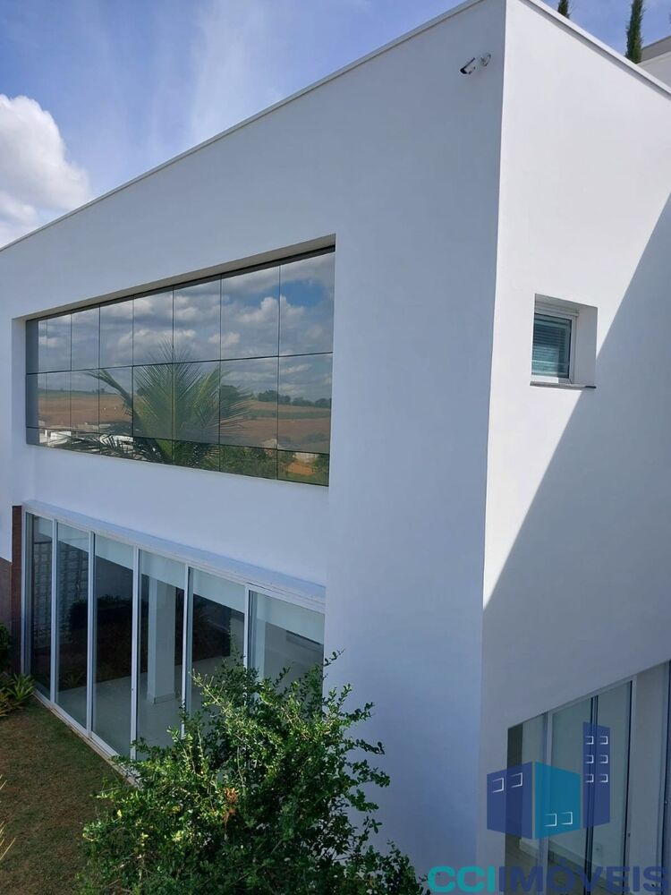 Casa à venda com 4 quartos, 260m² - Foto 1