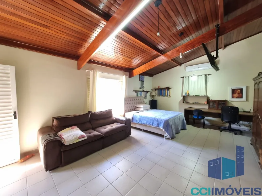 Casa, 5 quartos, 324 m² - Foto 1