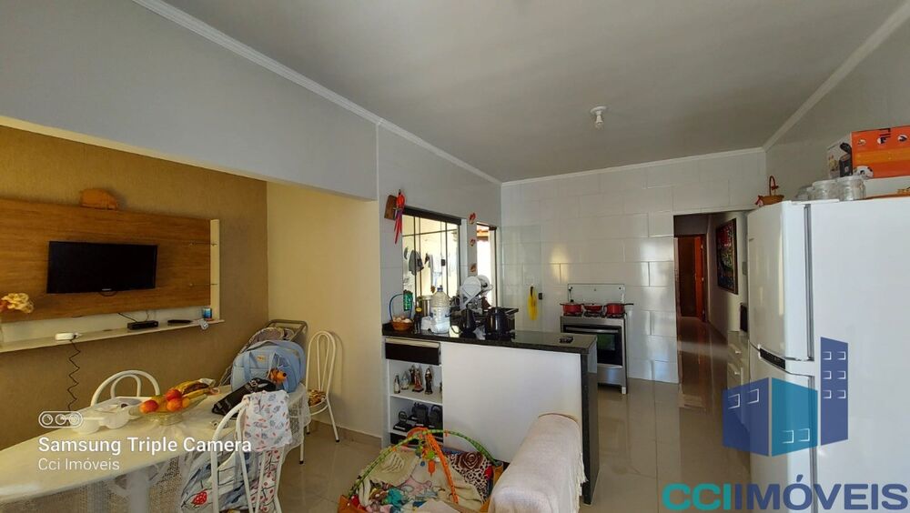 Casa à venda com 2 quartos, 70m² - Foto 3