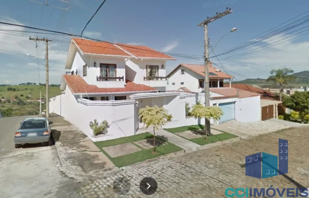 Casa à venda com 4 quartos, 200m² - Foto 1