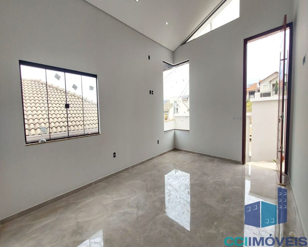 Casa à venda com 3 quartos, 168m² - Foto 1