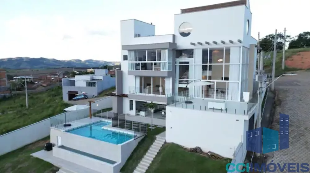 Casa à venda e temporada com 5 quartos, 660m² - Foto 1