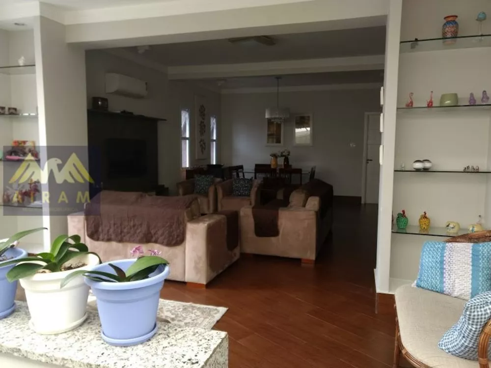 Casa à venda com 3 quartos, 240m² - Foto 7