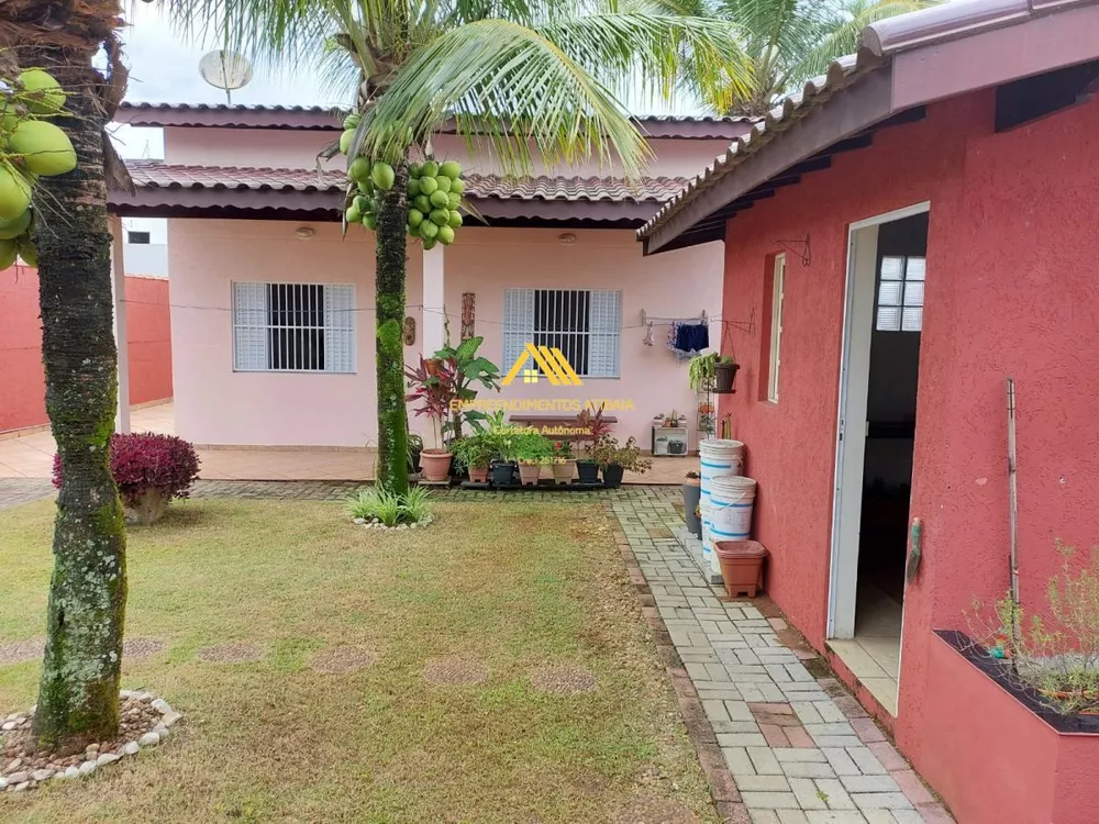 Casa à venda com 3 quartos, 360m² - Foto 1