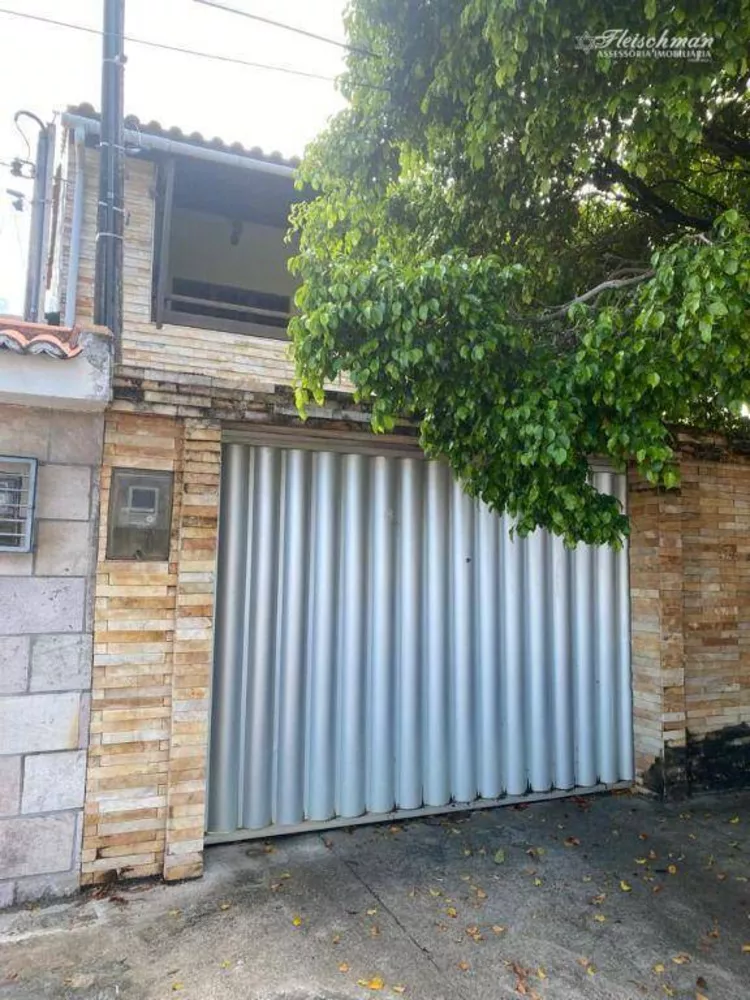 Casa à venda com 3 quartos, 228m² - Foto 1