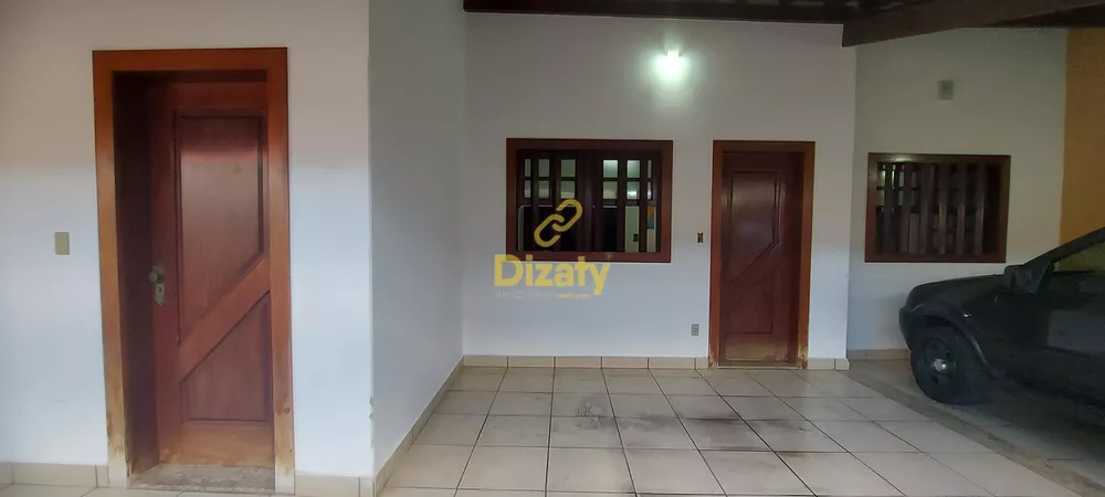 Casa à venda com 4 quartos, 300m² - Foto 1