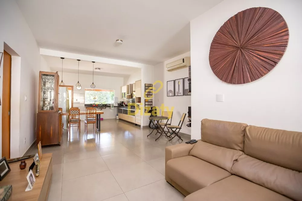 Casa à venda com 3 quartos, 360m² - Foto 1