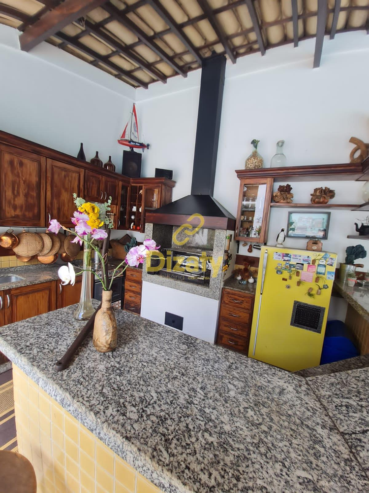 Casa à venda com 4 quartos, 1067m² - Foto 2