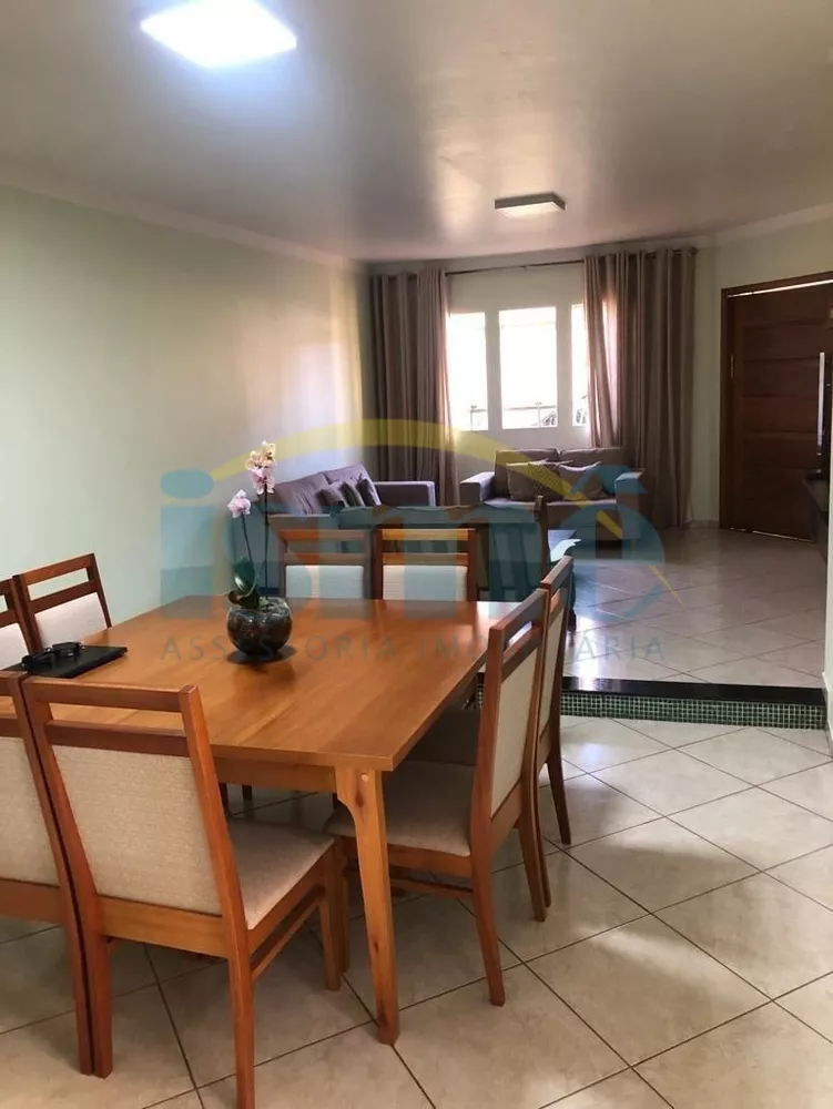 Casa à venda com 2 quartos, 140m² - Foto 3