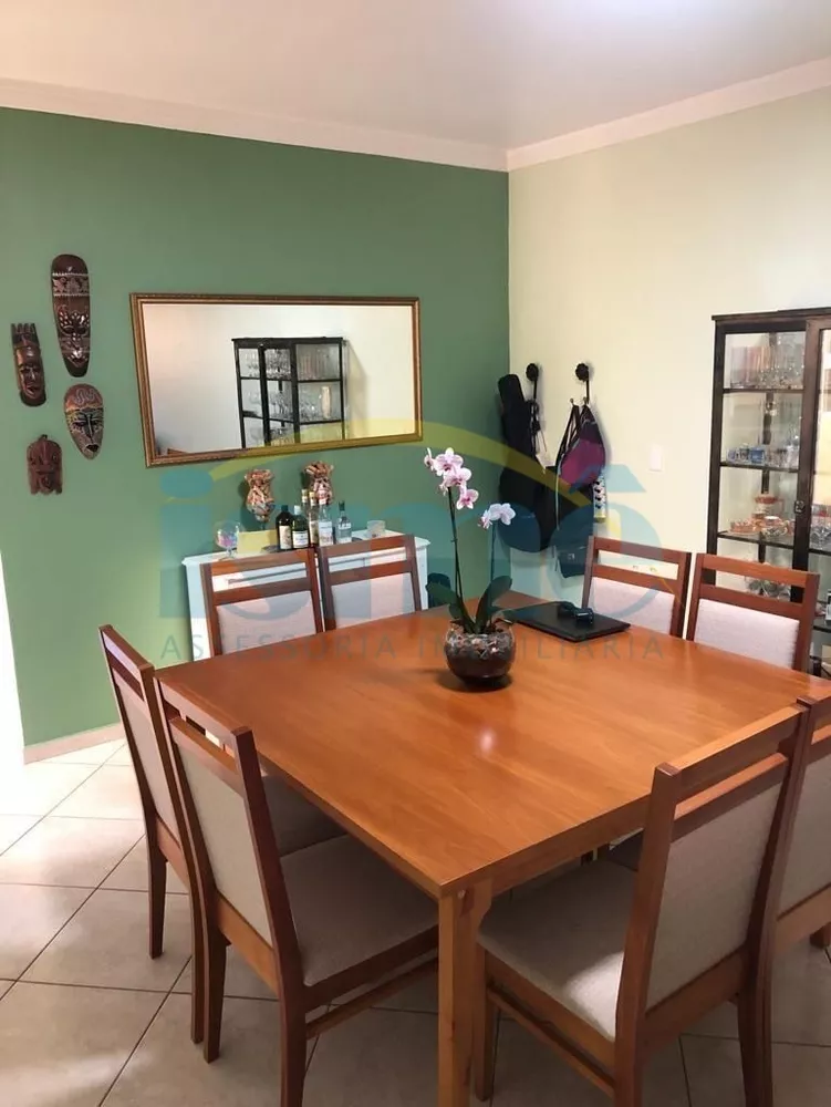 Casa à venda com 2 quartos, 140m² - Foto 1