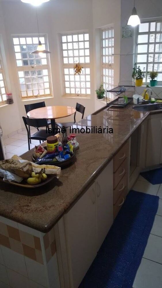 Casa de Vila à venda com 3 quartos, 247m² - Foto 13