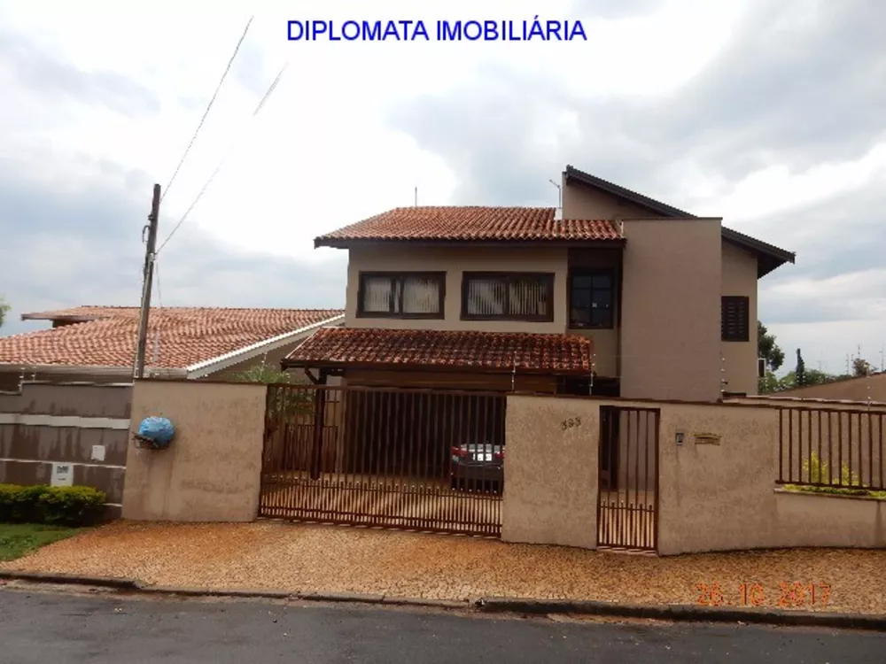 Sobrado à venda com 3 quartos, 600m² - Foto 1