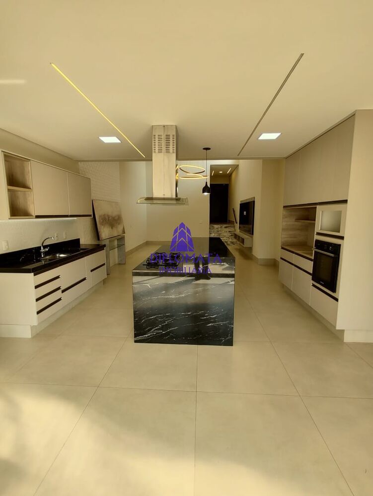 Casa de Condomínio à venda com 3 quartos, 300m² - Foto 4