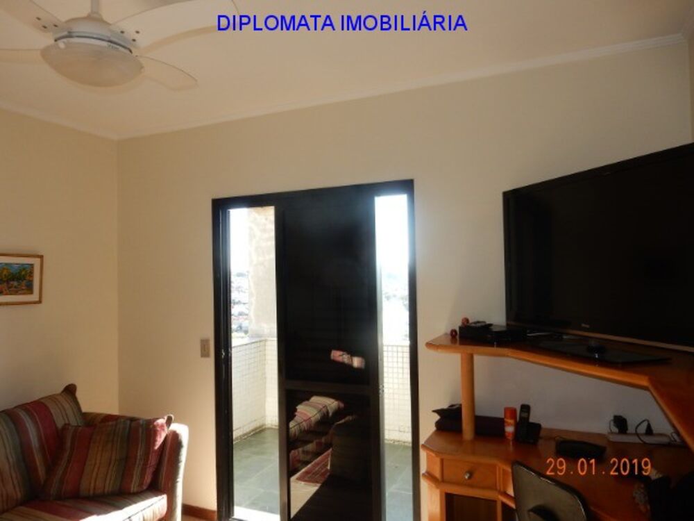 Apartamento à venda com 3 quartos, 187m² - Foto 3