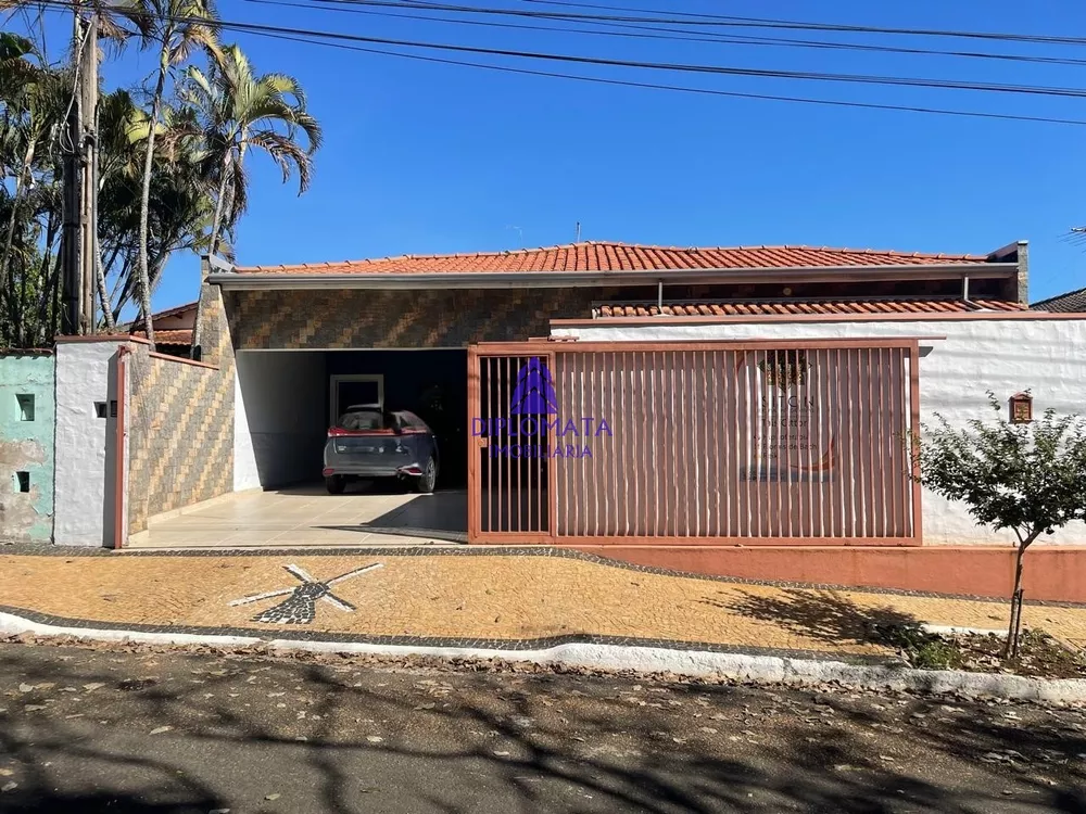 Casa à venda com 3 quartos, 300m² - Foto 3