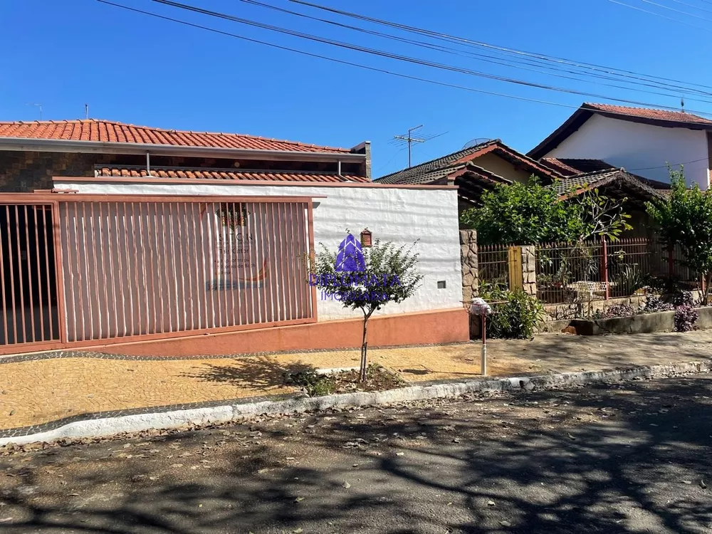 Casa à venda com 3 quartos, 300m² - Foto 2