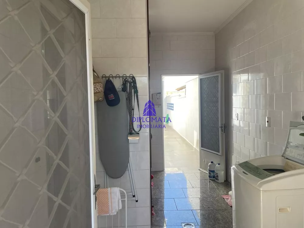 Casa à venda com 3 quartos, 300m² - Foto 7