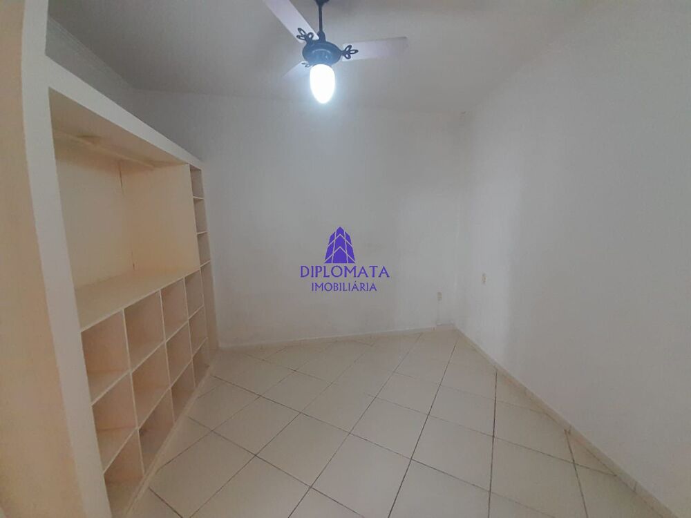 Casa à venda com 3 quartos, 265m² - Foto 2