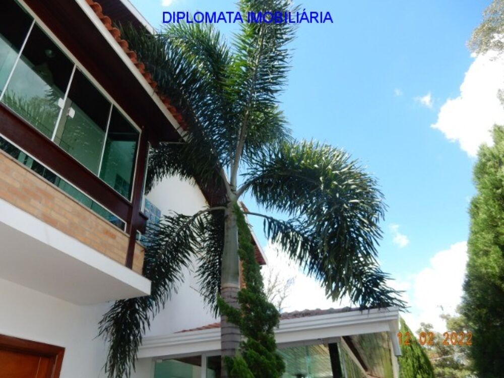 Sobrado à venda com 5 quartos, 528m² - Foto 1