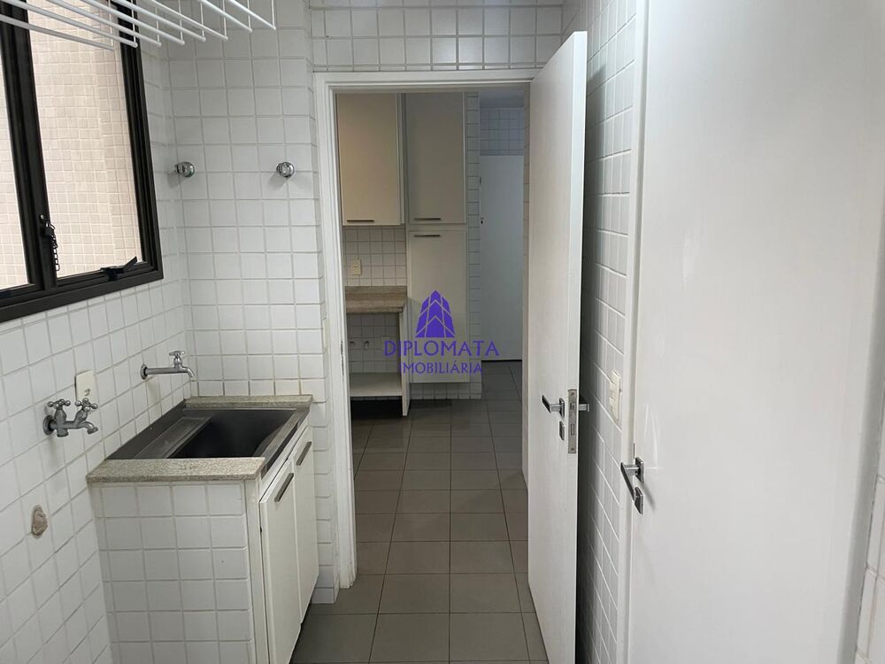 Apartamento à venda com 3 quartos, 160m² - Foto 3