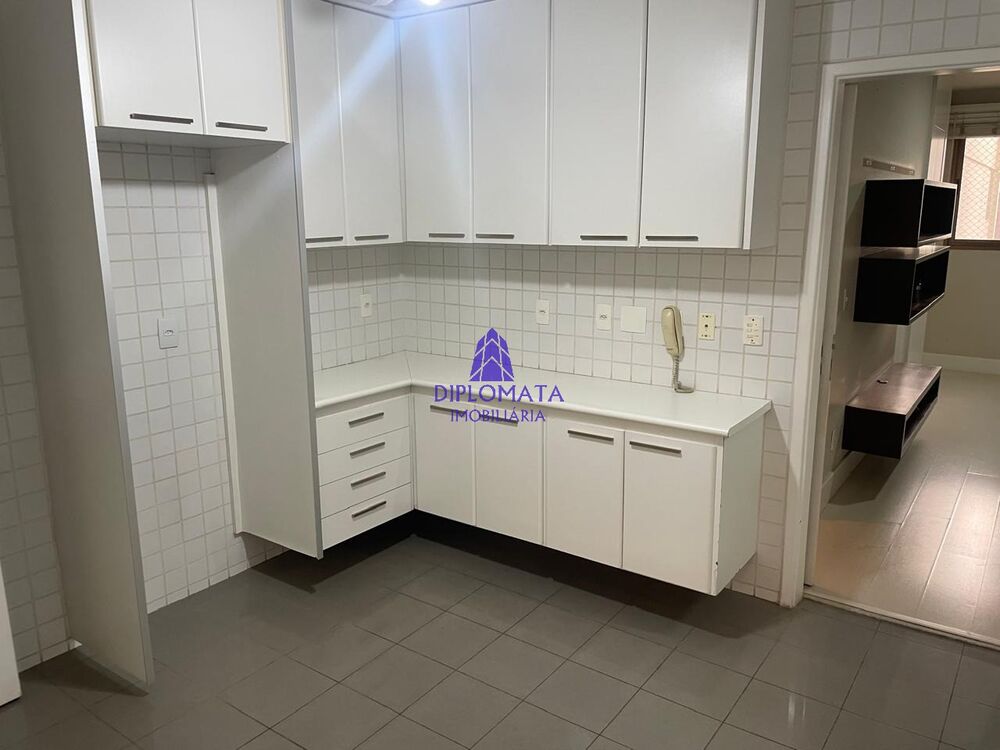 Apartamento à venda com 3 quartos, 160m² - Foto 4