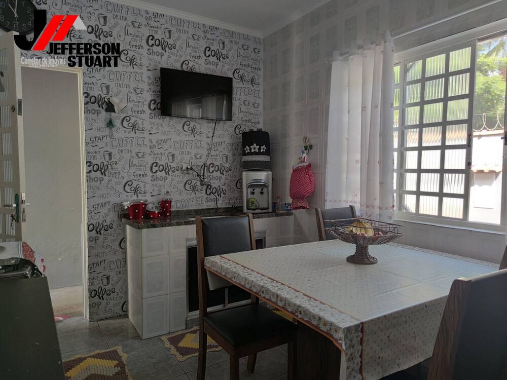 Casa à venda com 2 quartos, 100m² - Foto 2
