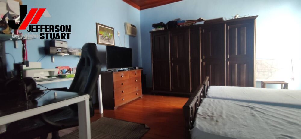 Casa à venda com 3 quartos, 220m² - Foto 2