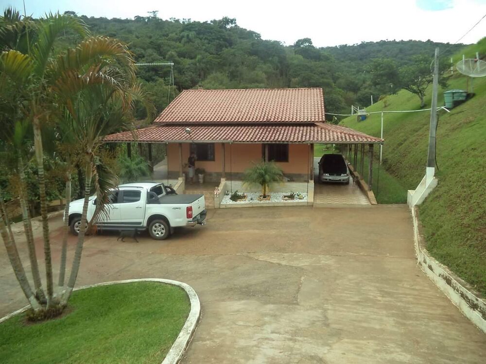 Chácara à venda com 4 quartos, 867m² - Foto 1