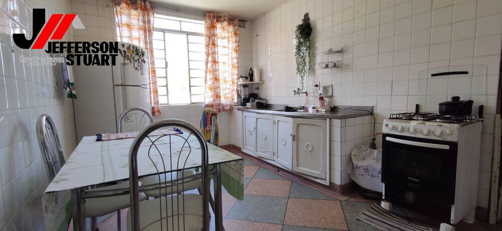 Casa à venda com 3 quartos, 240m² - Foto 4