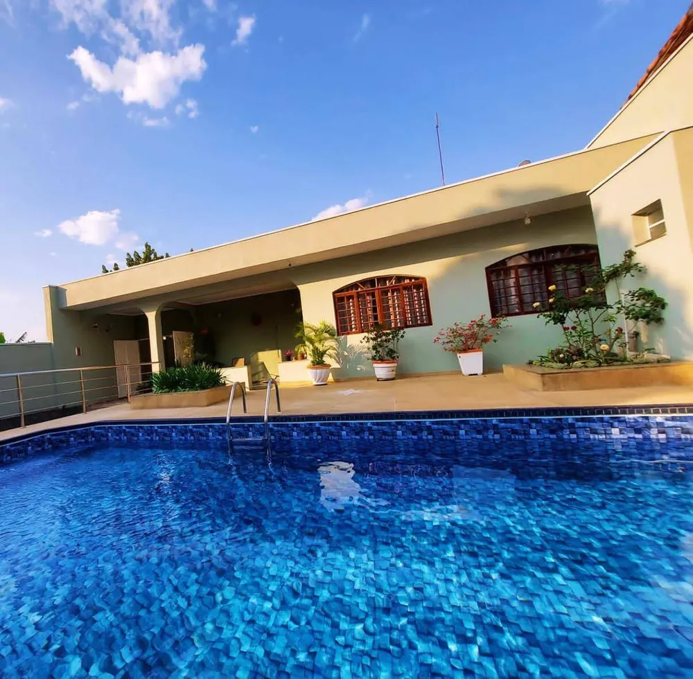 Casa, 3 quartos, 300 m² - Foto 1