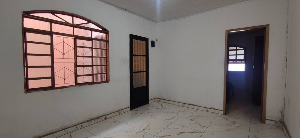 Casa à venda com 2 quartos, 73m² - Foto 2