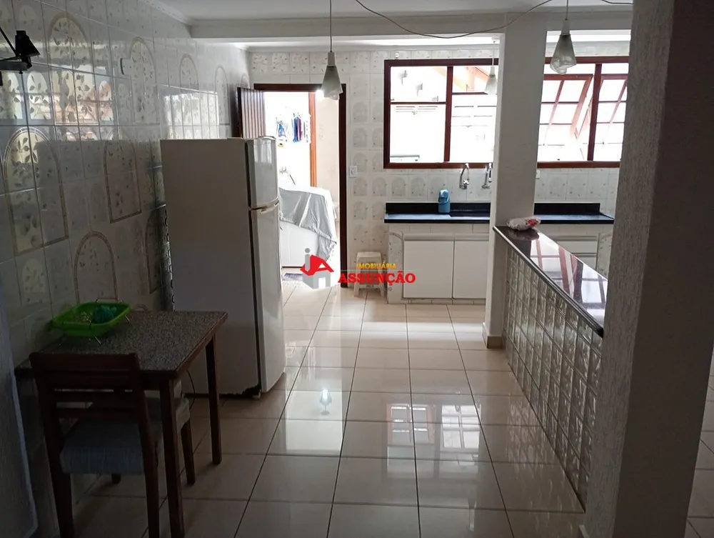 Casa, 5 quartos, 217 m² - Foto 1