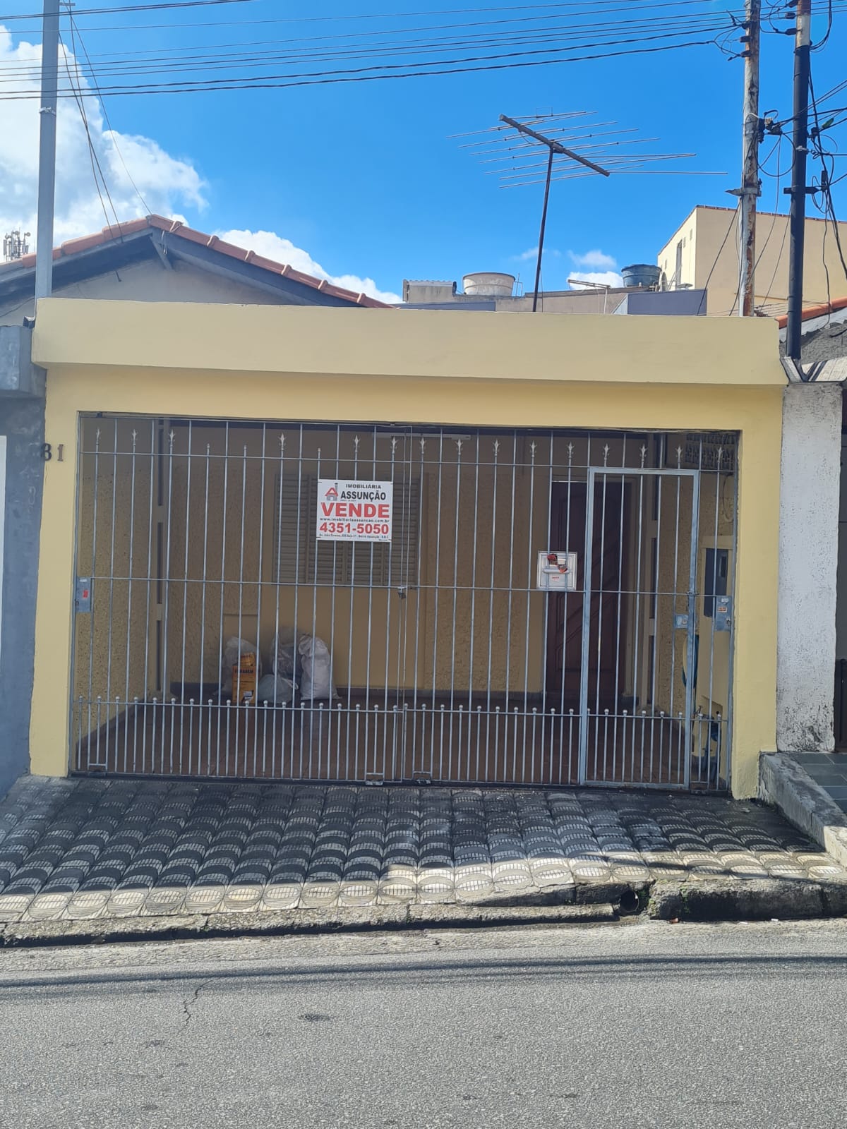 Casa à venda com 2 quartos, 100m² - Foto 1