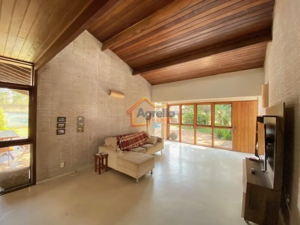 Chácara, 4 quartos, 2500 m² - Foto 1