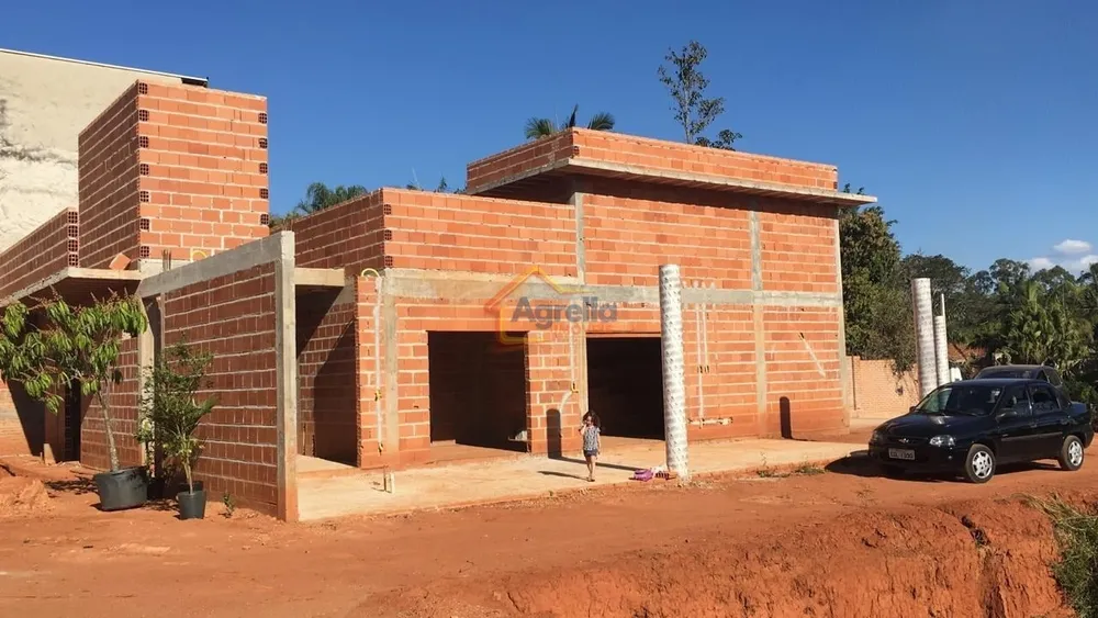 Chácara, 3 quartos, 220 m² - Foto 1