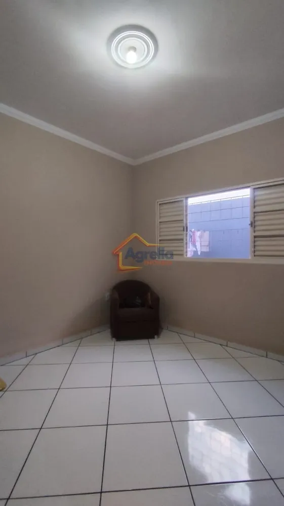 Casa, 3 quartos, 240 m² - Foto 1