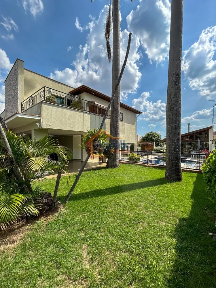 Sobrado, 3 quartos, 422 m² - Foto 1